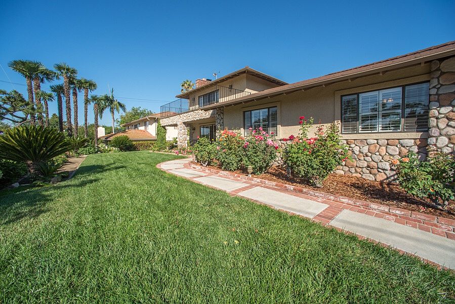 1st image of 2427 Vista Dr