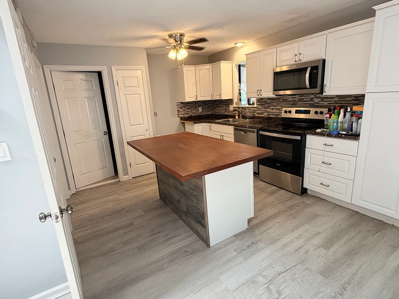4 bed, 1827 sqft, $2,300 — Photo 4