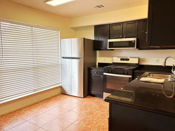 446 Capehill Dr, Webster, TX 77598