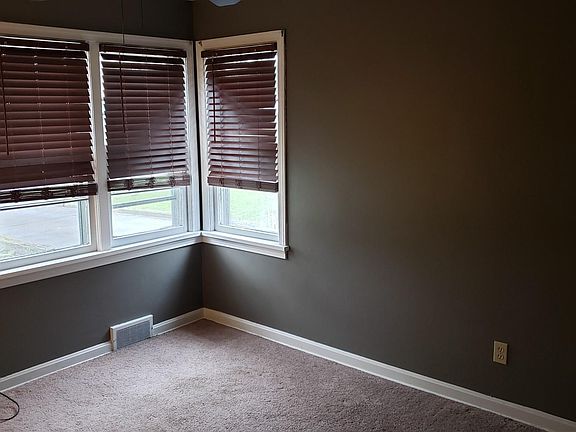 5th image of 1529 Medford Ave