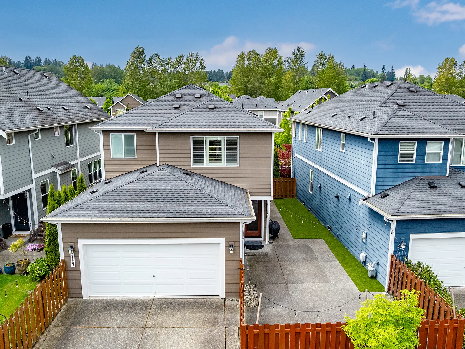 3 bed, 2.5 bath, 3049 sqft, $3,400 — Photo 2