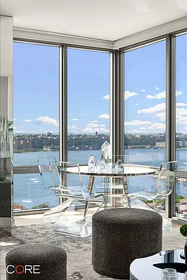 Rented by CORE | media 9