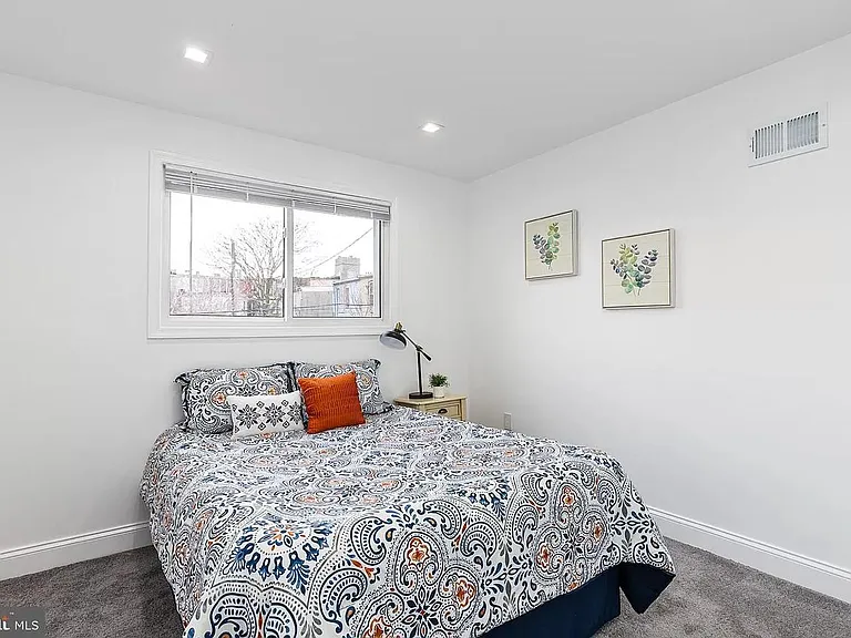 1630 N Bond St — Photo 25