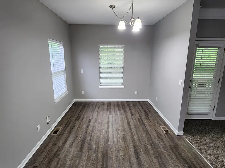 8320 N Nodaway Ave — Photo 4