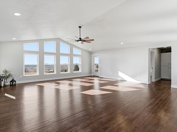 4th image of 33602 Meadow Rd