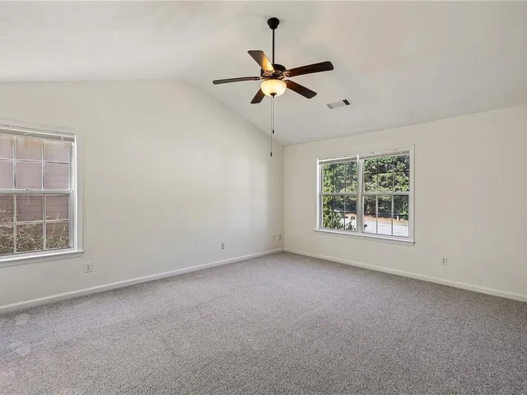 390 Manor Glen Dr — Photo 8
