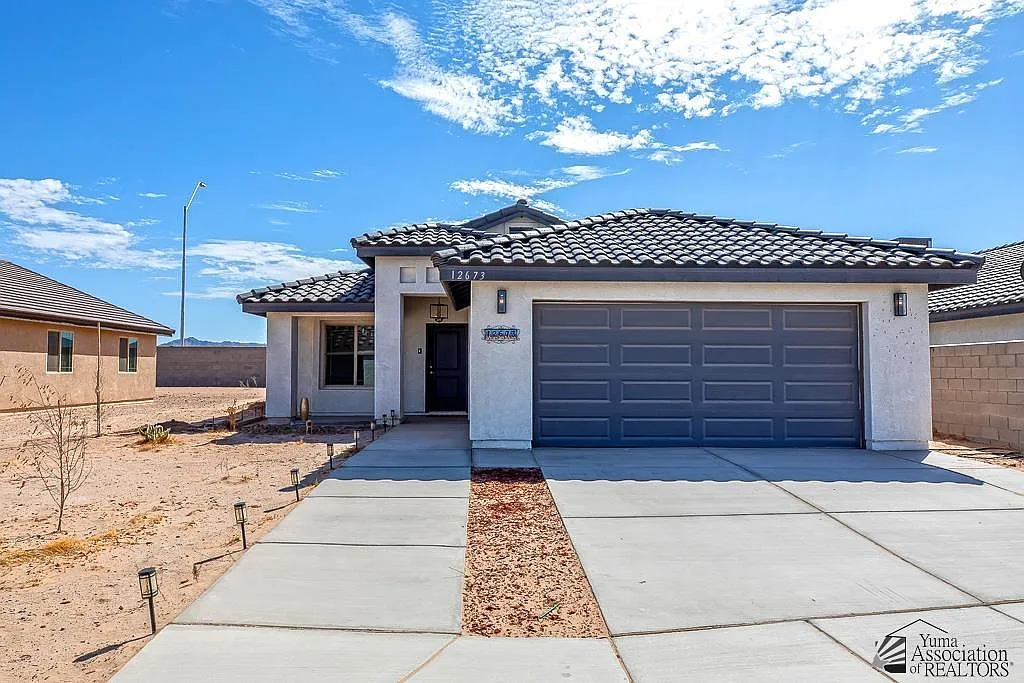 3 bed, 2.0 bath, 1179 sqft, $2,000 — Photo 1