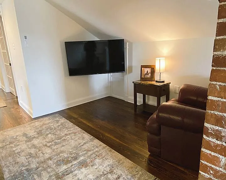 417 N Royal Ave #A — Photo 2