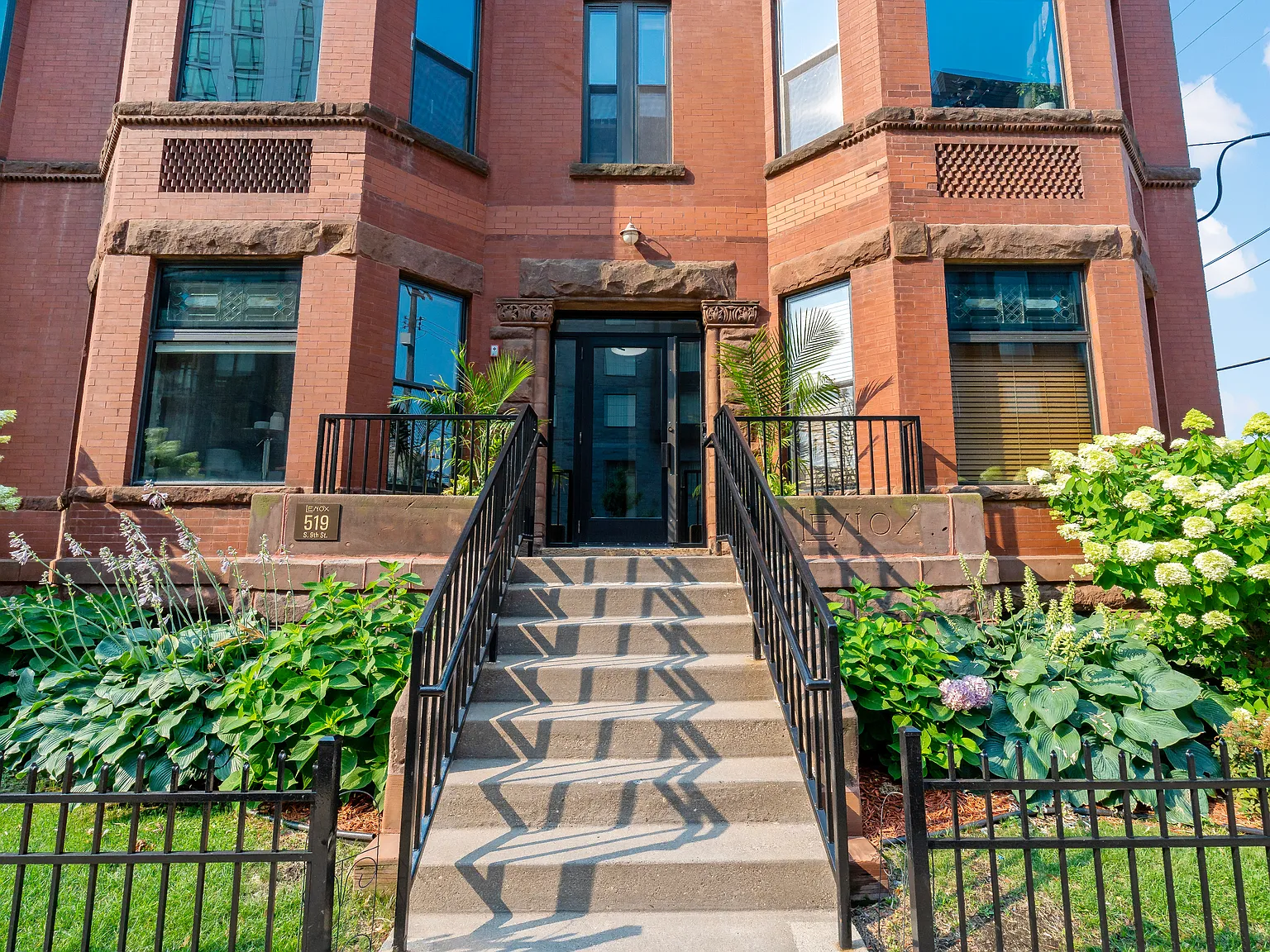 2 bed, 1200 sqft, $1,895 — Photo 1
