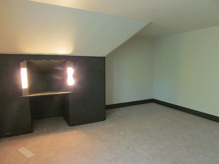 11 N Franklin St — Photo 32