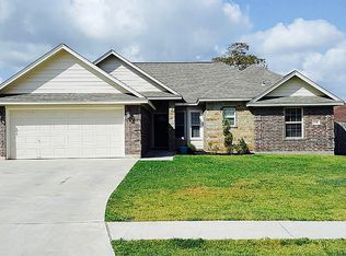 102 Adams St, Clute, TX 77531