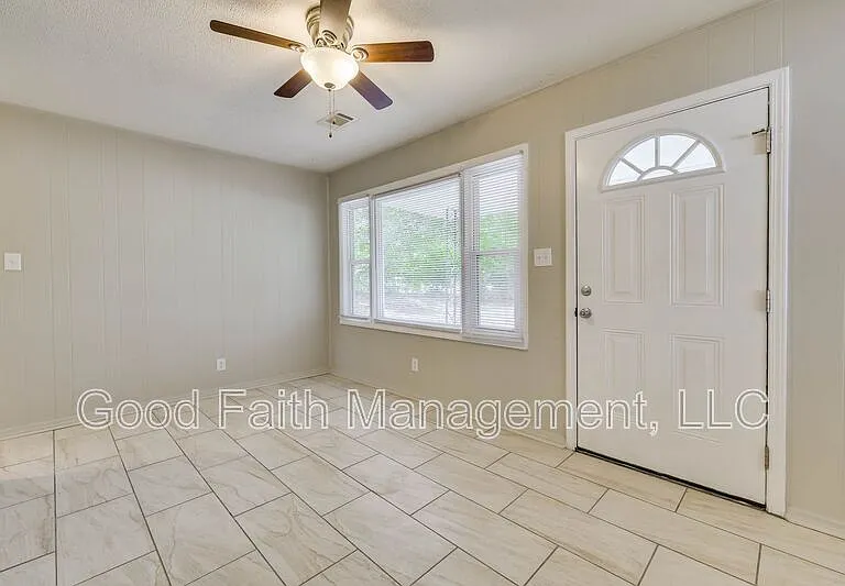 1813 Alder Dr — Photo 4