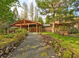1738 Queens Branch Rd, Rogue River, OR 97537