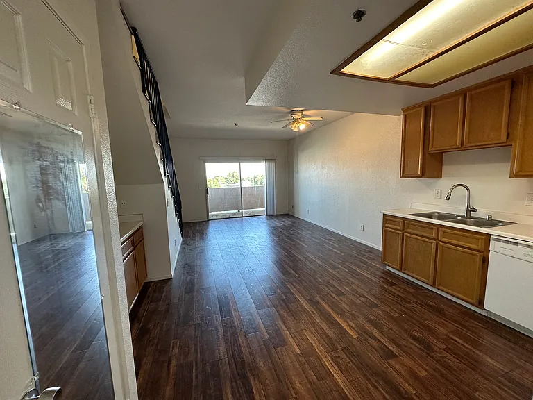 951 Georgia St #C — Photo 4