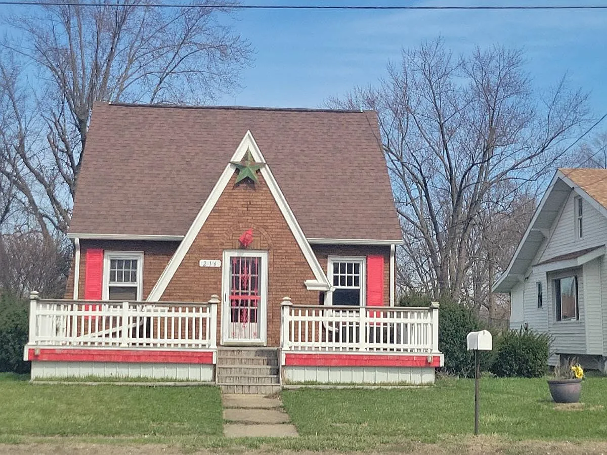 216 Lincolnway Way W photo 1