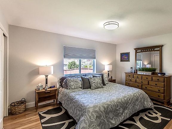 4th image of 1215 N Fairway Rd