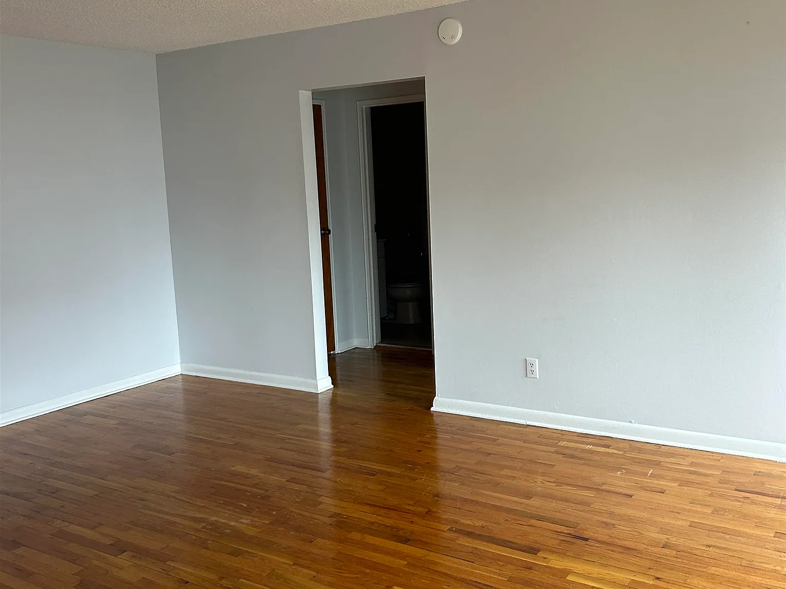 1 bed, 1.0 bath, $2,350 — Photo 4