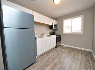 200 Roanoke Dr APT 204, Warrenton, MO 63383