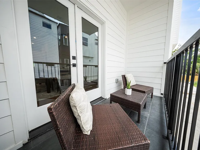 1120 Hogan St — Photo 24