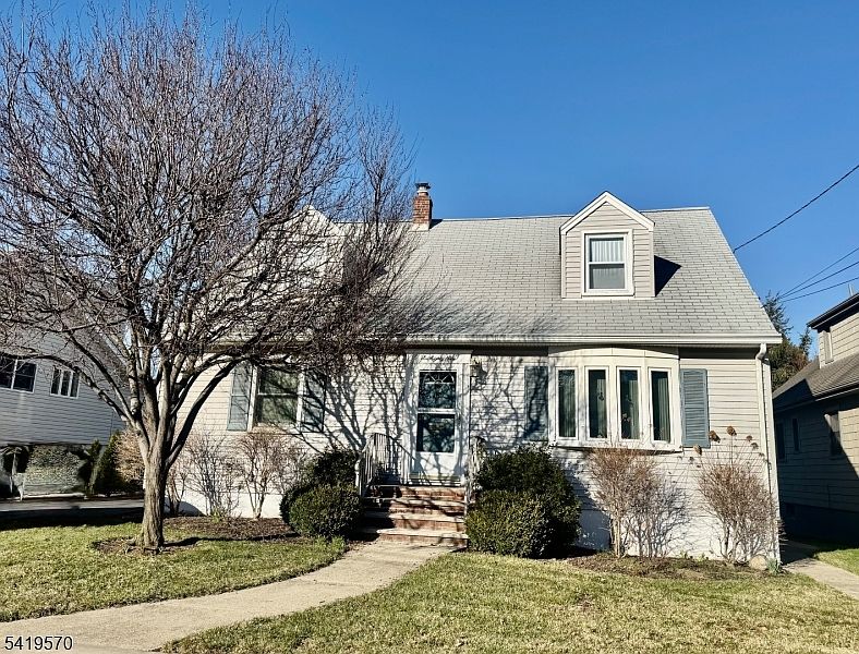 1st image of 689 Linden Ave