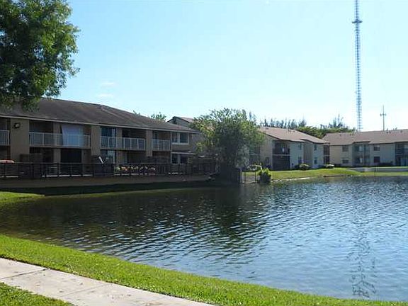 4th image of 420 NW 214th St APT 101
