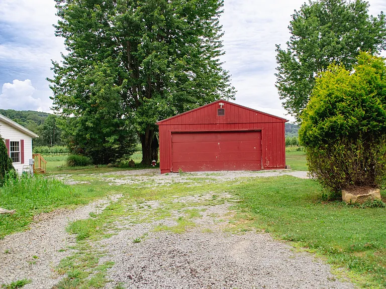 184 Bessor Rd — Photo 3