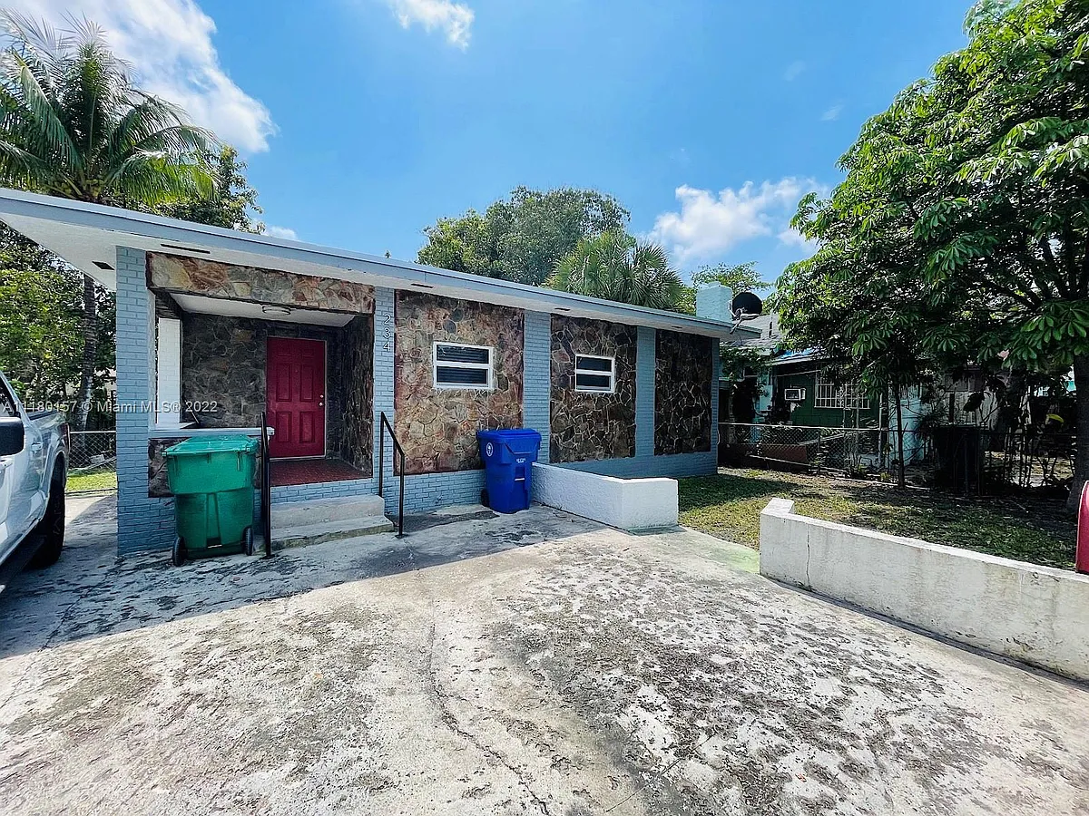 Building Photo - 234 NE 56th St
