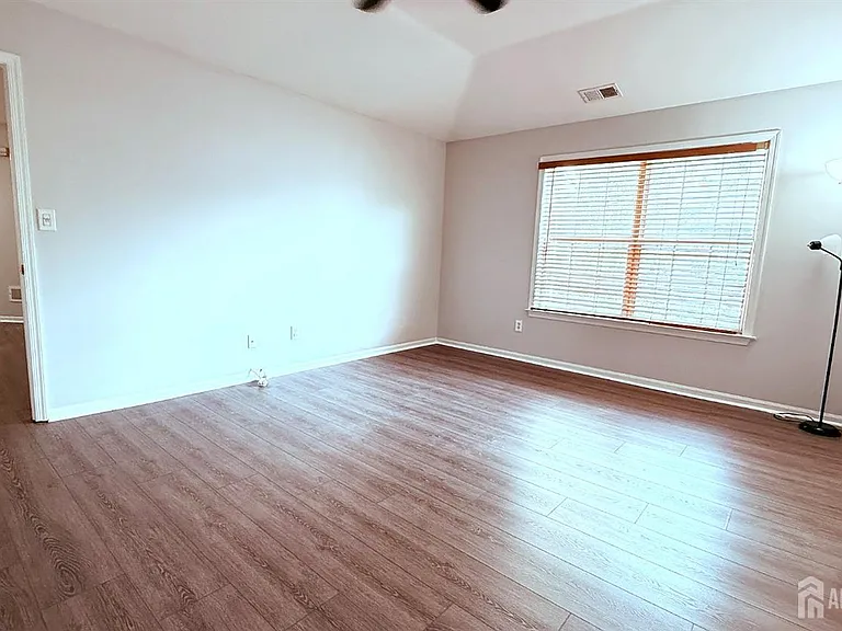 434 Waterford Dr — Photo 13