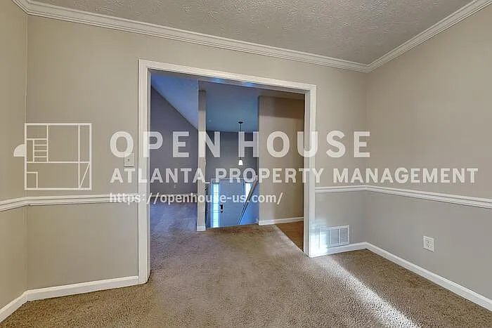 2290 Huntington Dr — Photo 9