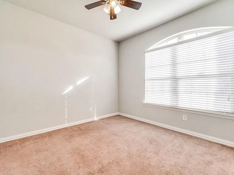 2417 Austin Ln — Photo 13
