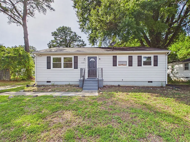 1124 Hollister Ave — Photo 1