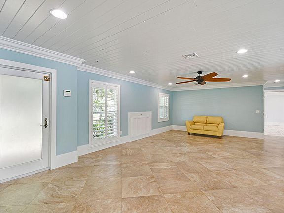 3rd image of 1 Pine Hill Trl W