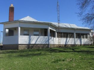 102 E Lafayette St, Winslow, IN