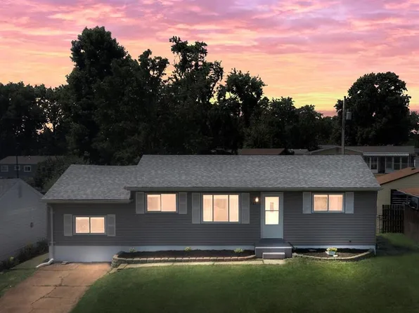 208 Rouen Dr, Saint Louis, MO 63129