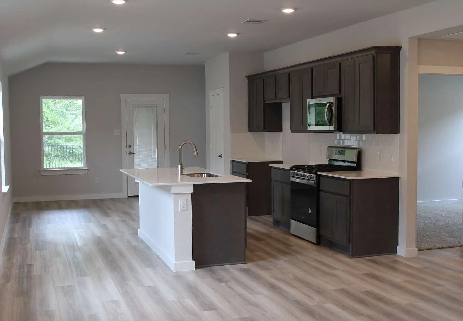 3 bed, 2.0 bath, 1391 sqft, $1,850 — Photo 4