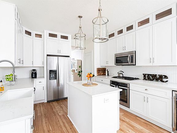 2nd image of 10801 Briar Brook Ln