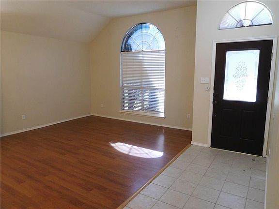 3rd image of 7528 Vineyard Dr
