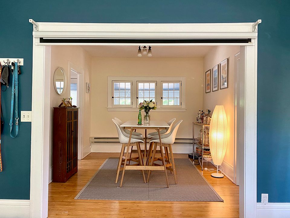 2nd image of 1019 18th Ave NE #2