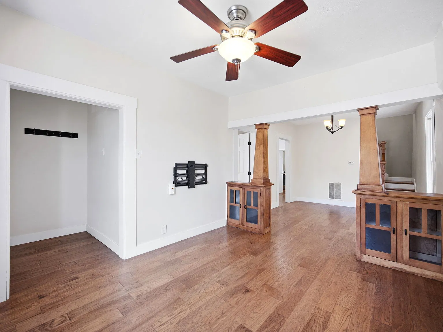 2 bed, 950 sqft, $2,400 — Photo 3