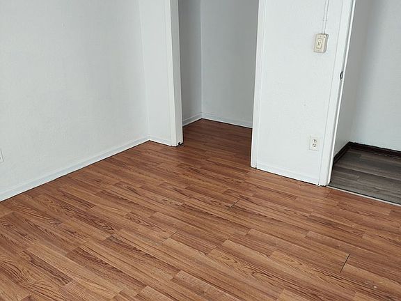 5th image of 231 26th Ave NE