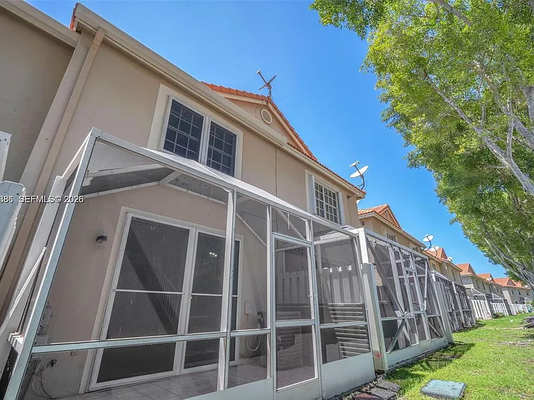 800 Sorrento Dr #2 — Photo 31