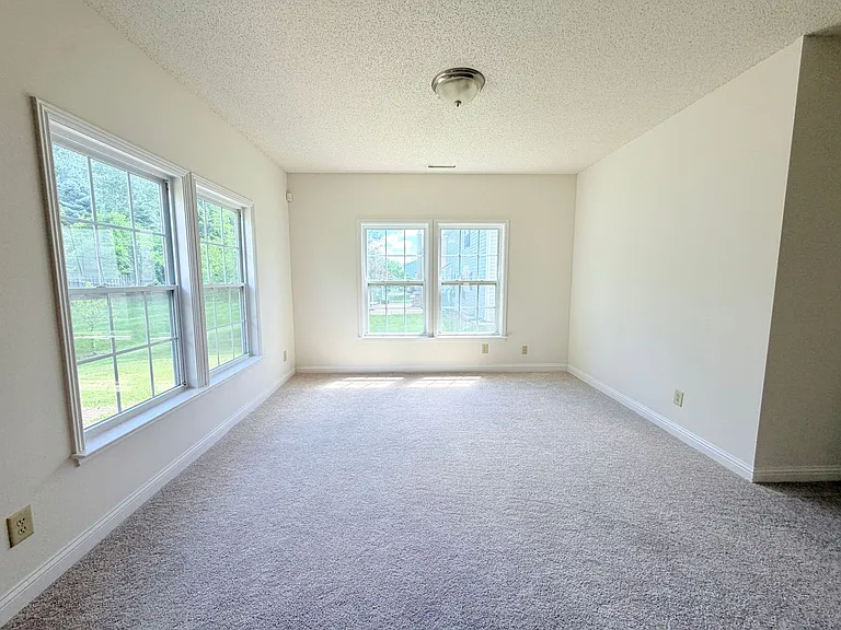 2946 Heirloom Ln — Photo 15