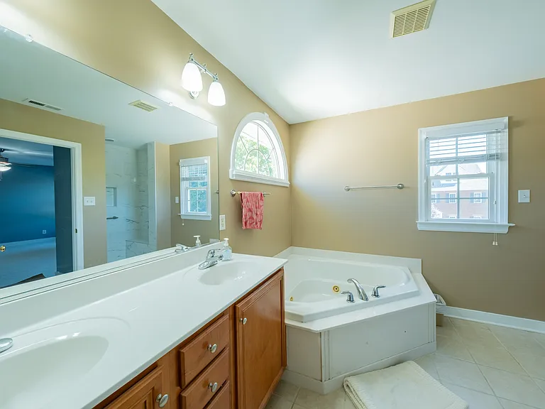 9721 Pemberton Crossing Dr — Photo 49