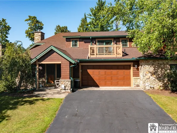 8303 Canterbury Dr, Clymer, NY 14724