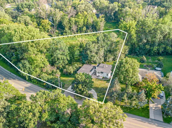 702 Koehler Rd, Vadnais Heights, MN 55127