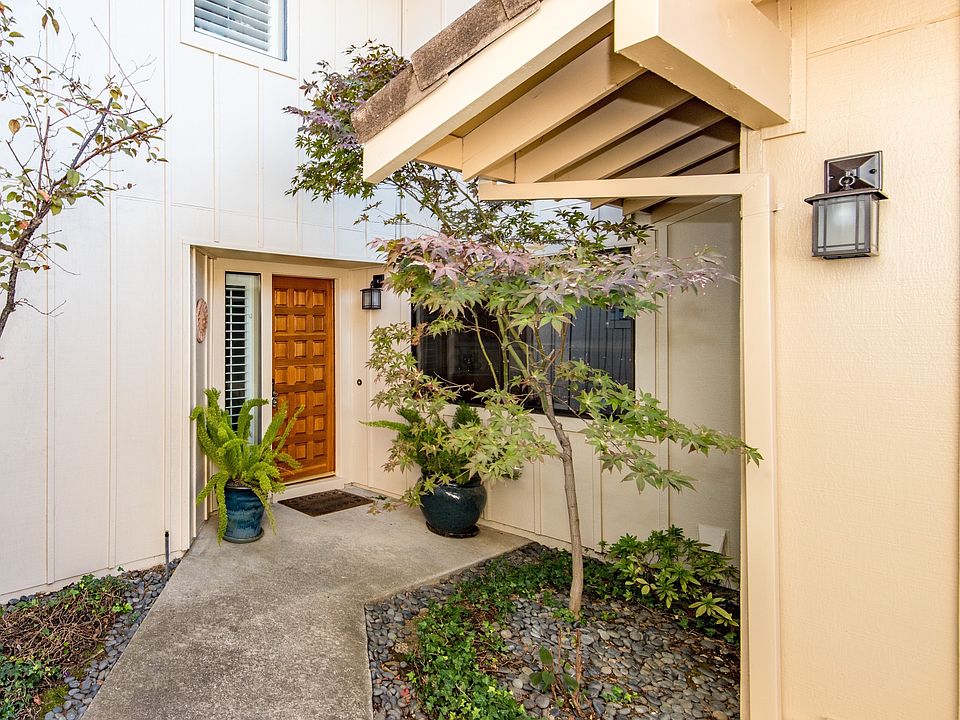 1st image of 2 Buttercup Ln