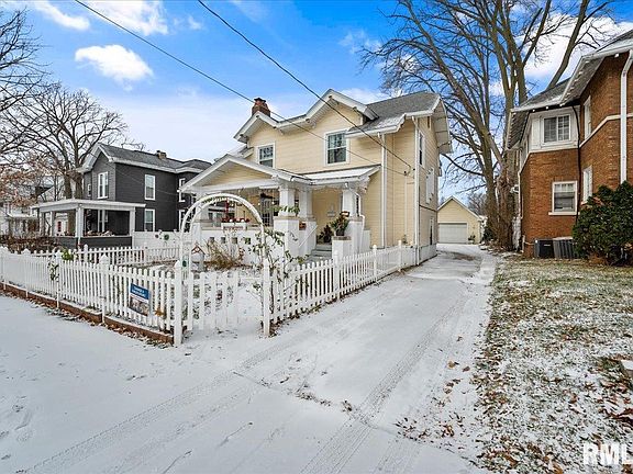 3rd image of 315 W Armstrong Ave