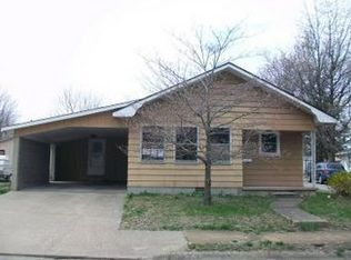 703 Highland St, Benton, IL 62812