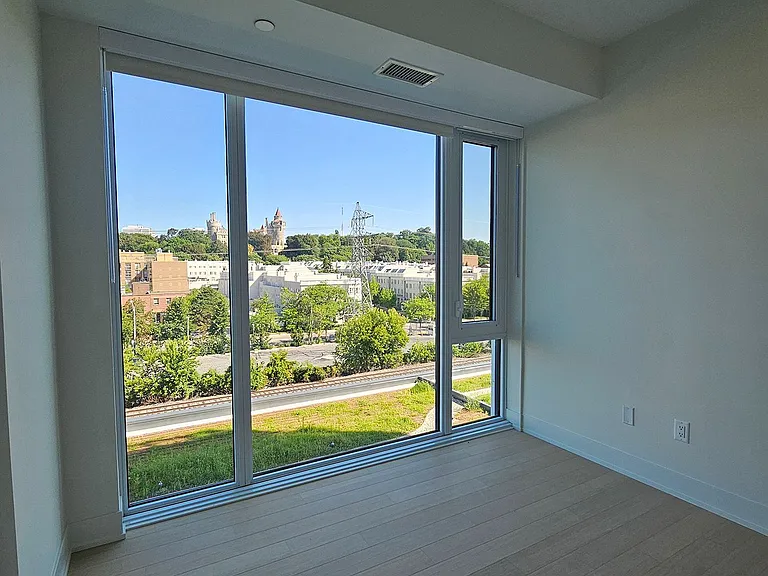322 Dupont St #613 — Photo 14
