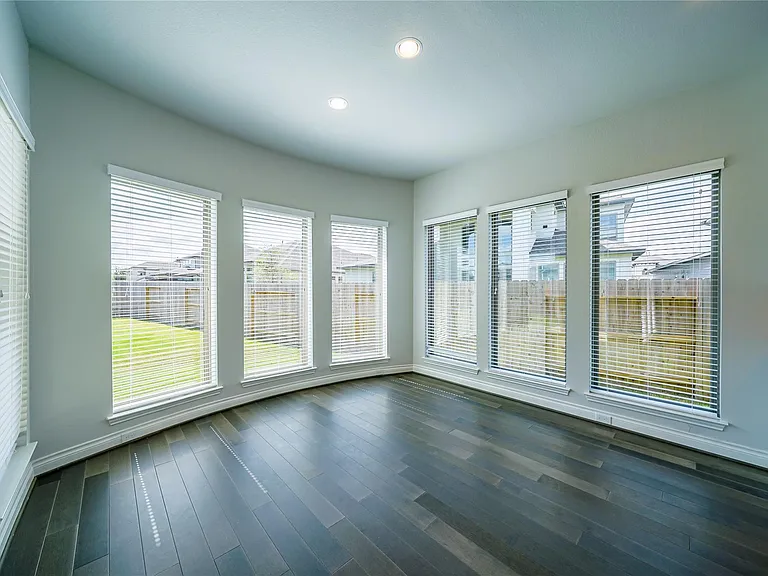 11803 Dalhousie Dr — Photo 32